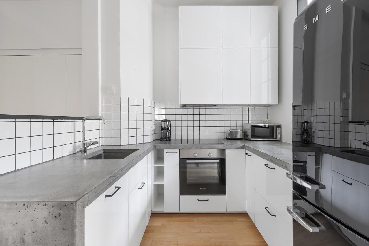 Wehost Fabulous 2Br In Prestigious Punavuori @Iso Roobertinkatu 26 Helsingfors Exteriör bild